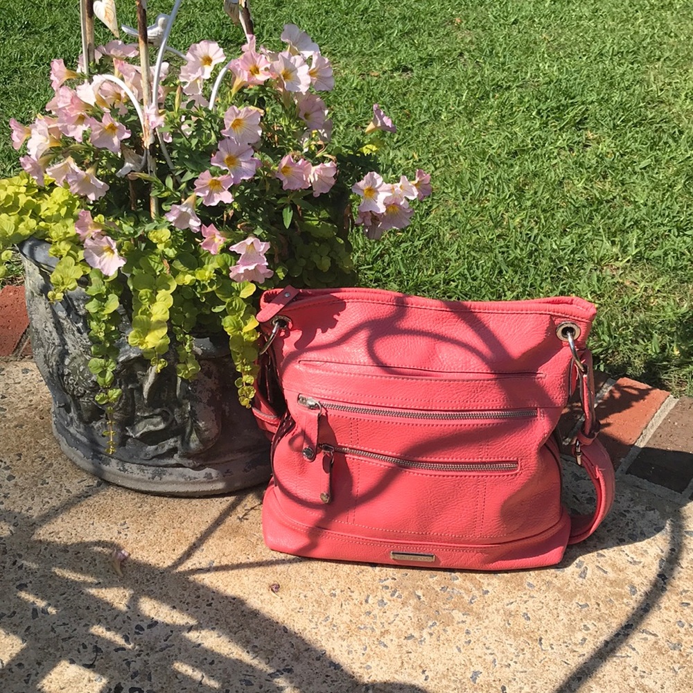 Tyler Rodan coral purse 🥰